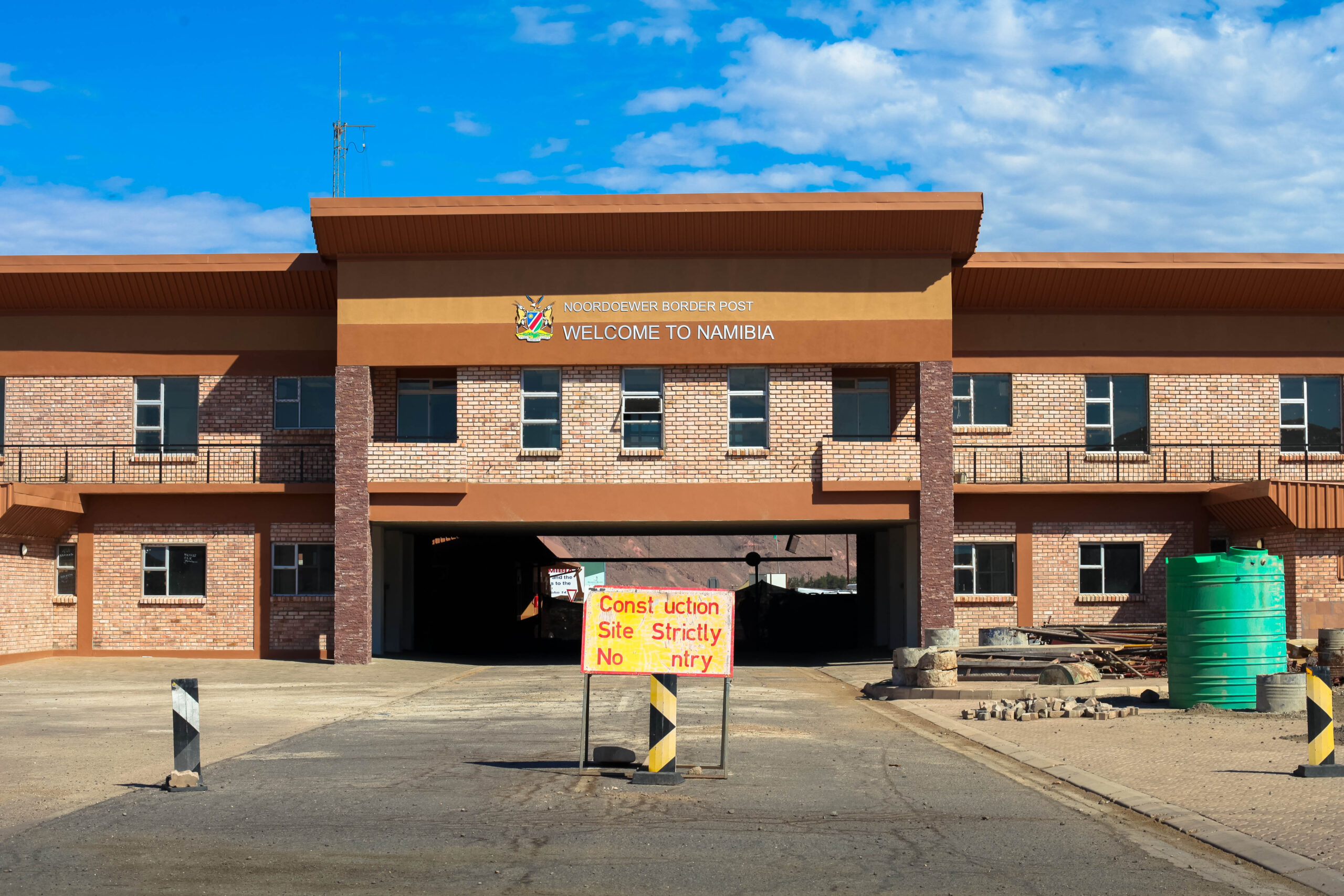 Noordoewer border post; Source: Paul Keller - WELCOME TO NAMIBIA / Strictly No ntry, CC BY 2.0, https://commons.wikimedia.org/w/index.php?curid=61043779